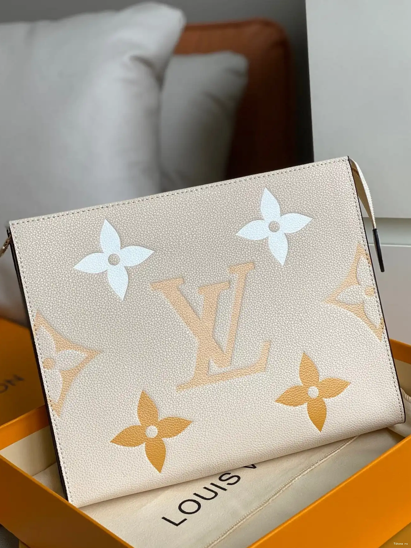 VUITTON LOUIS 26 POUCH TOILETRY 0509